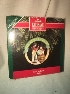 HALLMARK KEEPSAKE ORNAMENT PEACE ON EARTH SPAIN 1992 2nd Christmas Tree NEW - Picture 1 of 2