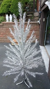 Vintage Aluminum Sparkler 6' Christmas Tree 68 Branches w/Box (BA) - Picture 1 of 15