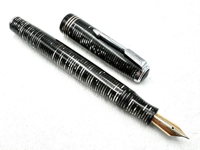 VINTAGE 1936 PARKER SILVER PEARL STANDARD SIZE VACUMATIC DJ FOUNTAIN PEN 14K F - Image 1 of 4