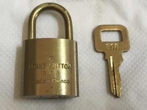 LV Louis Vuitton 318 Necklace Padlock Keylock Bag Lock 1 Key Brass Gold Color - Picture 1 of 10