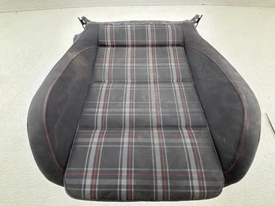 Cojín inferior delantero derecho Volkswagen Golf 2010-2014 OEM Foto 1 de 4