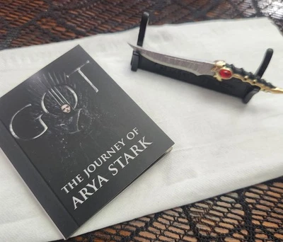Game of Thrones Aria Stark Catspaw Collectible Minature Dagger With Book..NO BOX - Image 1 of 4