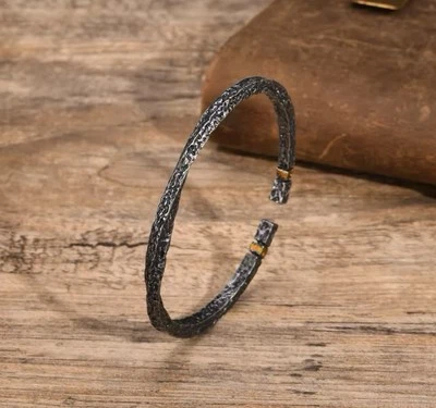 Retro Mobius Manschettenarmbänder für Herren Jungen, grau Hammermuster Metall offene Armreifen - Bild 1 von 4