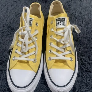Converse Chuck Taylor nuove senza scatola colore giallo burro taglia 7,5 - Foto 1 di 9