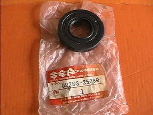 GENUINE SUZUKI FRONT SPROCKET OIL SEAL 09283-25069 25x52x11.5 GS250T GS250TT - Picture 1 of 2