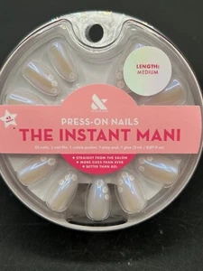 Olive & June Press on Nails The Instant Mani MEDIUM - WITH SMALL FLOWERS - Picture 1 of 6