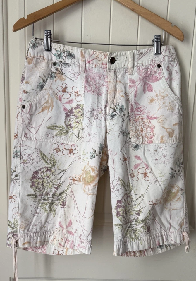 Bermudas para mujer Caribbean Joe's blancas florales talla 6 trabillas para cinturón Foto 1 de 4
