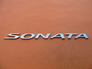 15 16 17 HYUNDAI SONATA EMBLEMA TAPA TRASERA LOGOTIPO INSIGNIA SÍMBOLO FABRICANTE DE EQUIPOS ORIGINALES USADO #1 - Imagen 1 de 2