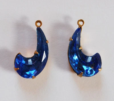 VINTAGE 2 ANTIQUE GLASS COMMA CURVED EAR SHAPE BEAD PENDANT • MANY COLORS - Image 1 of 2