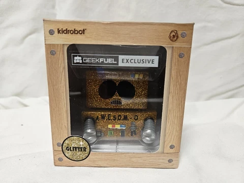 South Park X Kidrobot AWESOM-O Figure Glitter Version Geek Fuel Exclusive New Cover
