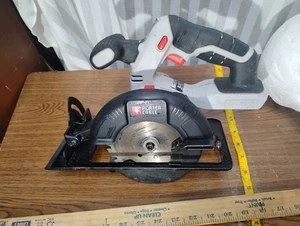 Sierra circular Porter Cable 20V Max PCC661 iones de litio 5-1/2" ¡¡FUNCIONA MUY BIEN!! SIN BATE - Imagen 1 de 4