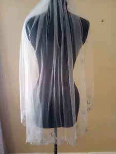 Bel Aire Schleier elfenbeinfarben mit Goldstickerei Hochzeit Accessoire - Bild 1 von 2