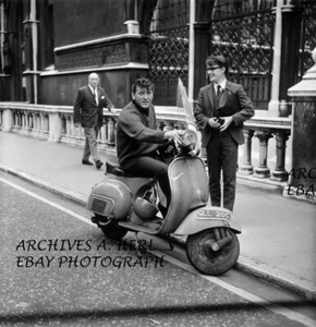 Vespa scooter production 1960s model photo shoot photograph photo sportive - Picture 1 of 1