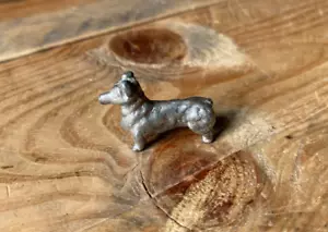 Vintage Miniature Pewter Dog Ornament - Corgi - 3cm - Picture 1 of 7