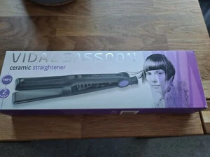 Vidal Sassoon Ceramic Hair Straightener Model VS106UK - Picture 1 of 4