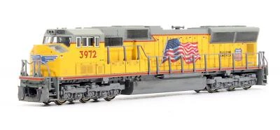 KATO 'N' GAUGE 176-7504 UNION PACIFIC SD70M #3972 DIESEL LOCOMOTIVE - image 1 of 4