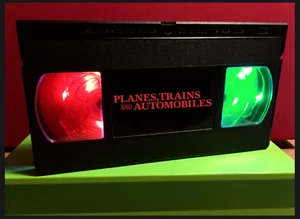 Flugzeuge, Züge und Autos VHS Lampe, Nachtlicht - Retro Video Geschenk - Bild 1 von 5