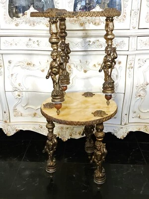 Mesas redondas vintage estilo francês Hollywood Regency 3 pernas querubim conjunto de 2 - Imagem 1 de 4