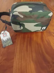 New AVALANCHE OUTDOOR SUPPLY Camouflage Travel Toiletry Bag. - Picture 1 of 7