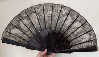 Antiguo abanico victoriano del siglo XIX con delicado encaje negro, accesorio de moda Foto 1 de 4