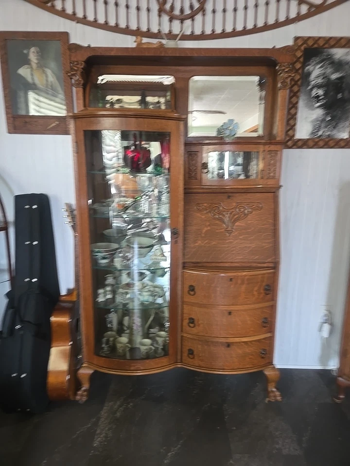 Antiguo gabinete de curiosidades de vidrio curvo vintage alrededor de 1930 en excelente estado.  Foto 1 de 1