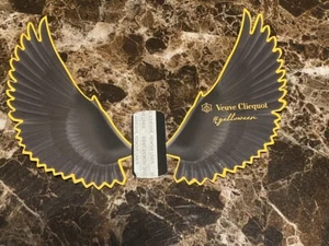 Auténtica Decoración Veuve Clicquot VCP Firma Amarillo CUERVOS AMARILLOS RARA - Imagen 1 de 12