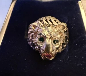 Anillo "Cabeza de León" de Oro Amarillo Sólido 14k, Boca Verde Ojos Rojos para Hombre Talla 8 1/2 - Imagen 1 de 12