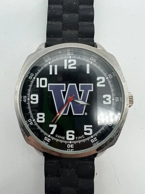 Reloj Washington Game Time para hombre tono plateado esfera redonda correa de silicona negra Foto 1 de 4