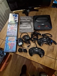 Pacchetto Mega Drive 2, 2 pastiglie tutti i fili e 5 fantastici giochi testati Sonic funzionante + altro - Foto 1 di 8