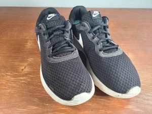 Nike Tanjun Running Shoe Lace Up Black White 812654-011 Women’s Size 10 - Picture 1 of 10