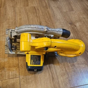 DeWalt DC 390 18v NiCd hand held circular saw - Picture 1 of 4
