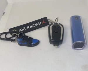 Lot de 3. Mini Chargeur Porte-clés, Porte-clés Baskets, Nettoyeur d'écran. - Photo 1 sur 11