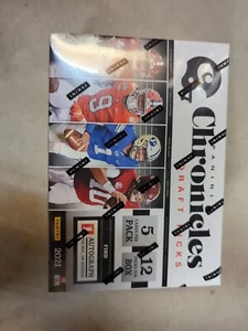 2021 Panini Chronicles Draft Picks Mega Box NFL Football (1 Auto Per Box) Nuovo - Foto 1 di 4