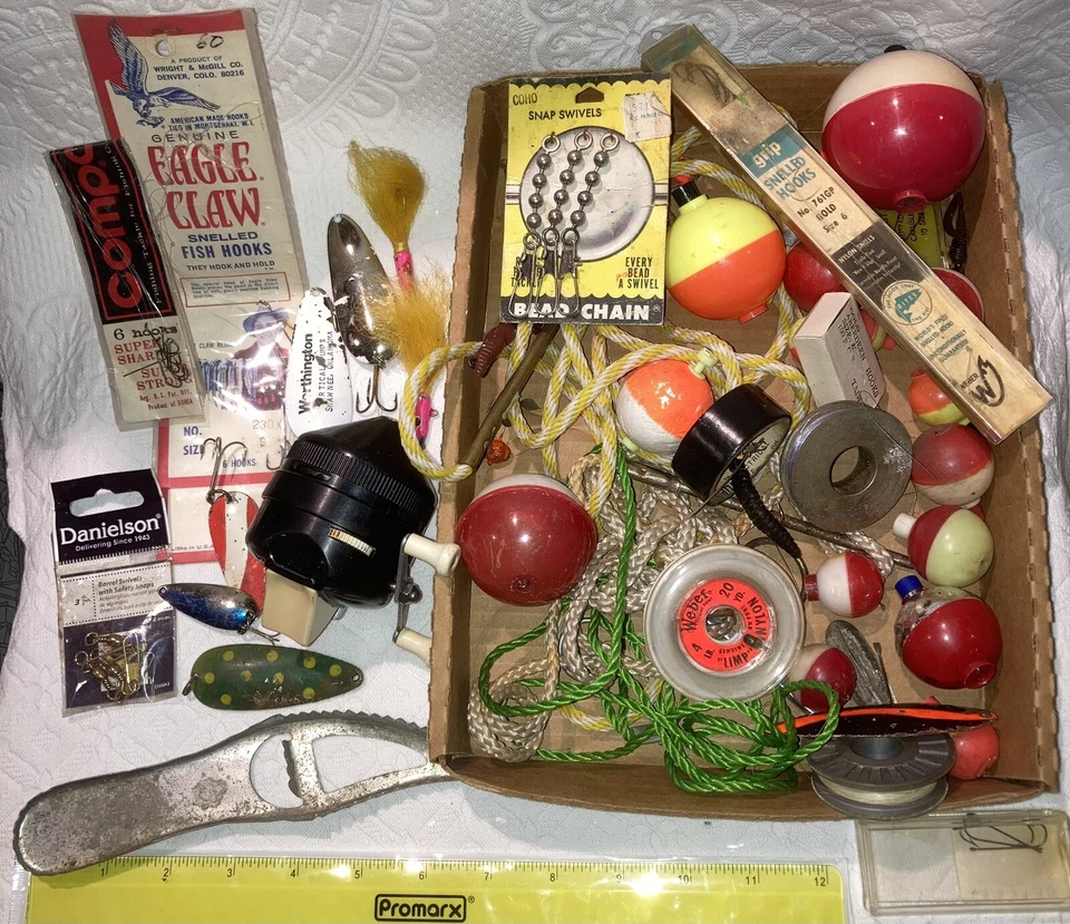 Lote de colección señuelos de pesca usados lubina walleye panfish bobbers Zebco cucharas perca Foto 1 de 4