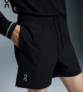 On Cloud Core Shorts Mens Medium Black NWT Lined Running 5 Inch Inseam NEW OQ - Picture 1 of 3