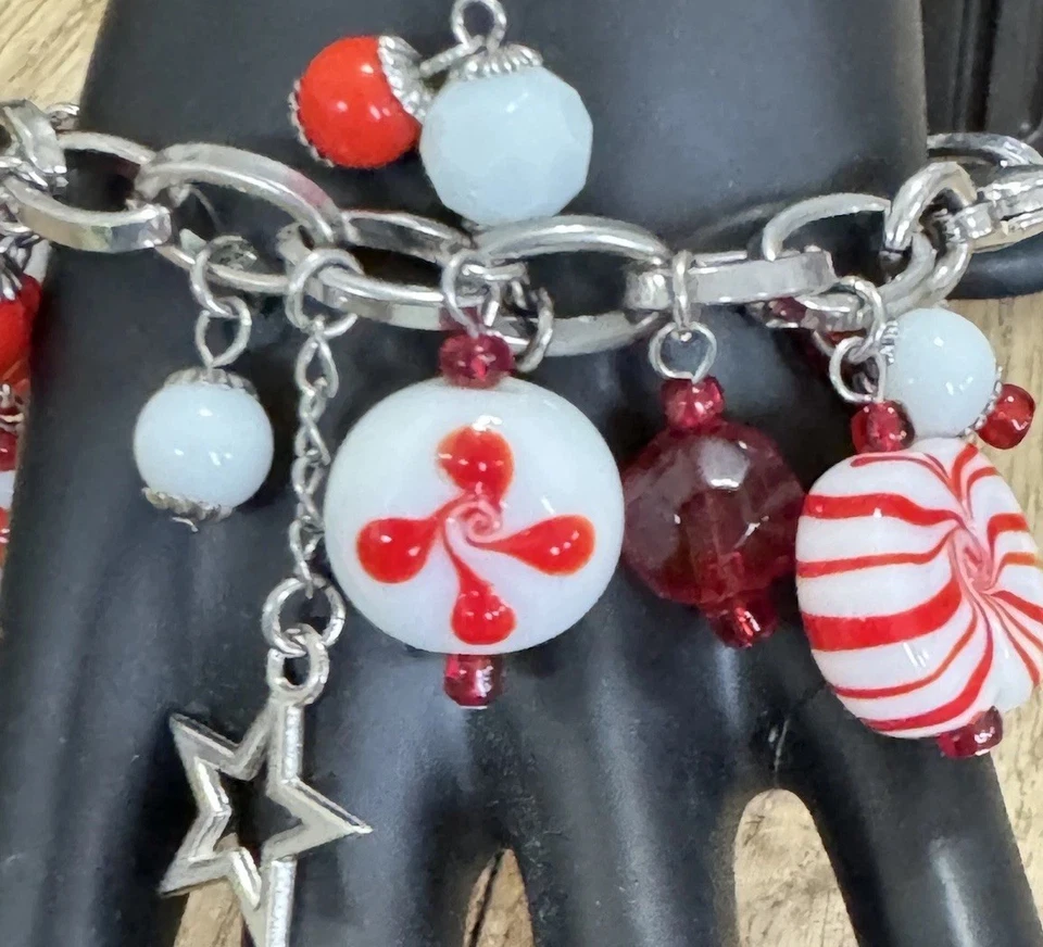 Christmas Bracelet Santa Candy Peppermint Glass Beaded Chunky Silver Tone 8 Inch Foto 1 de 4