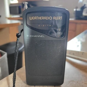 RadioShack Weatheradio Alert Digital 7-Channel Portable Emergency Radio TESTED - Picture 1 of 6