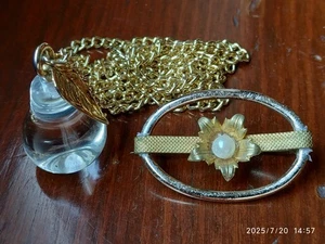 RETRO LOT 1 CHAIN MET. GOLD AND PEAR PENDANT + 1 OVAL BROOCH WITH FLOWER. - Picture 1 of 6