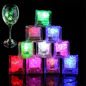 Leuchtende Eiswürfel, 96er Pack Mehrfarbig Wasserdicht LED Eiswürfel Blinkend Leuchtend... - Bild 1 von 9