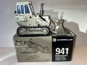 Conrad NZG Caterpillar 941 Crawler Loader Silver - Picture 1 of 4