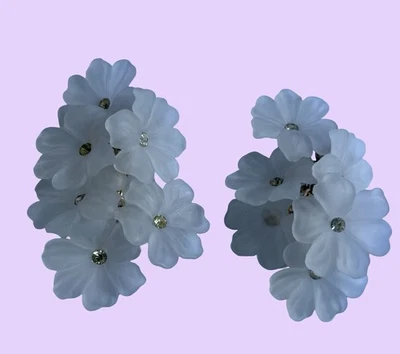 Pendientes colgantes largos vintage BLANCOS RACIMO DE FLORES pedrería lucite japonesa Foto 1 de 4