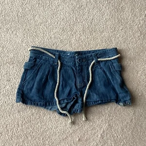 JUICY COUTURE GIRLS 14 DENIM SHORTS, 4 POCKETS, “ BELT” ZIP FLY, FABRIC BUTTON - Picture 1 of 3