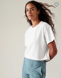 ATHLETA MÜHELOSES BAUCHFREIES T-SHIRT IN WEISS GRÖSSE M BRANDNEU MIT ETIKETT - NICHT MARKIERT! - Bild 1 von 8