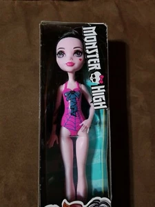NEW 2017 Mattel Monster High Draculara Doll 11" Daughter of Dracula DNV65 FJJ03 - Picture 1 of 12