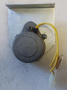 DATA EAST TALES FROM THE CRYPT TOMMY Motor 24VAC 50 60Hz 6RPM CCW #515-5900-00 - Bild 1 von 3