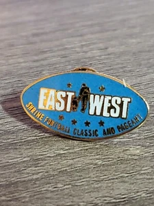 Spilla classica e sfilata Santuario Est West Calcio C4 - Foto 1 di 2