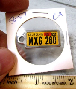 1956-57 California MXG 260 DAV Mini Nummernschild Anhänger Schlüsselanhänger Behinderte Am Tierarzt - Bild 1 von 2