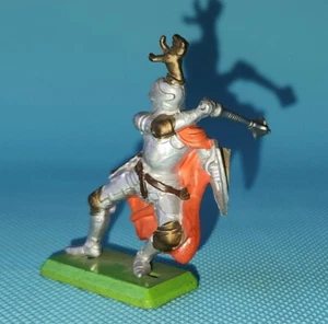 Medieval KNIGHT #2 metallic base BRITAINS deetail ENGLAND 1971 toy soldier - Picture 1 of 11