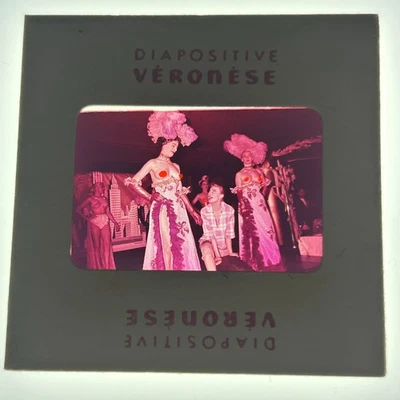 复古 20 世纪 60 年代 35 毫米幻灯片滑稽巴黎歌舞表演脱衣舞女郎 A — 第 1/3 张图片