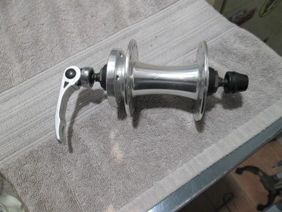 Disc brake front hub silver 32 holes w /quick release - Image 1 of 4